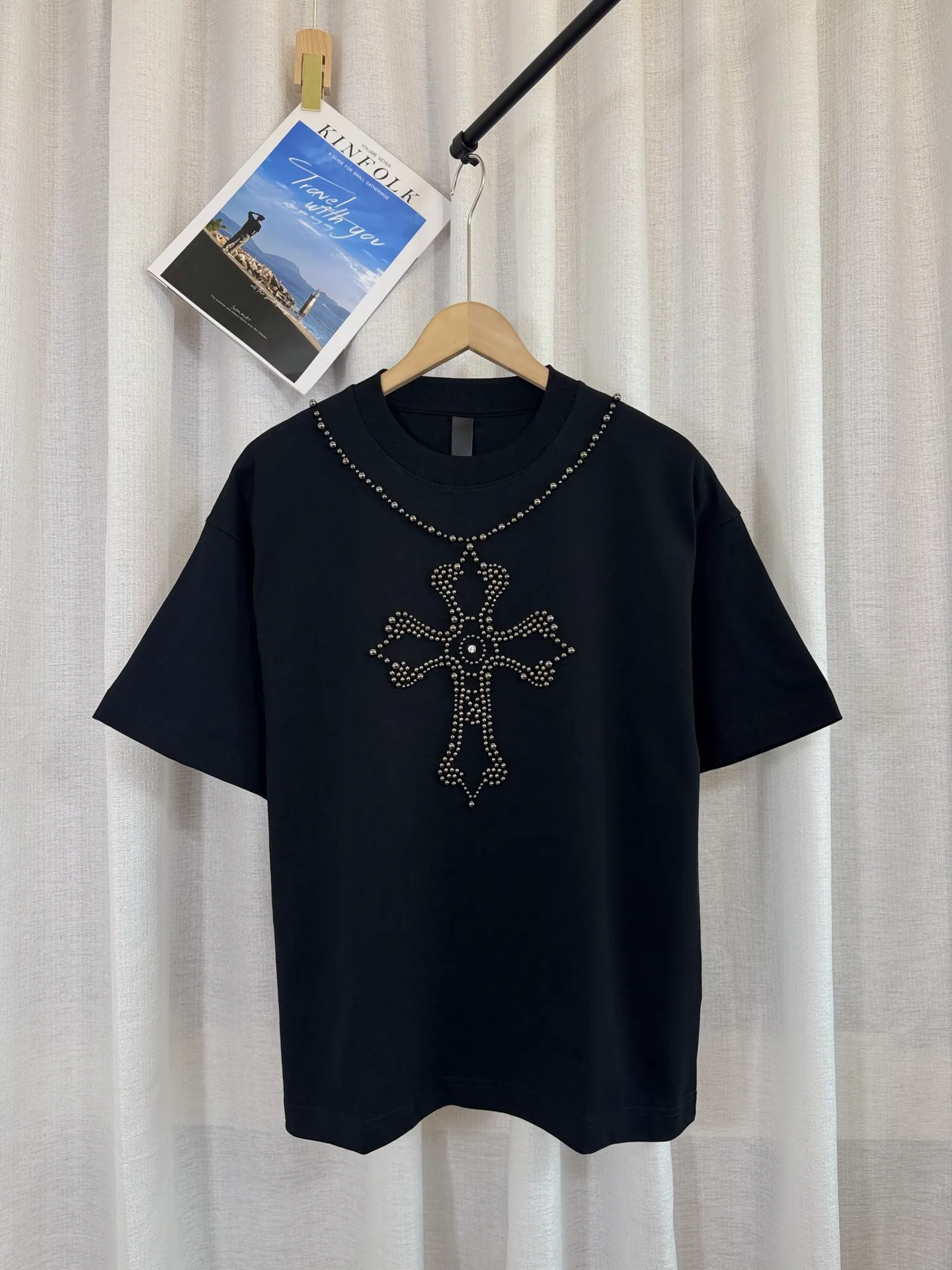 P210 ch high version Chrome Hearts 2025 spring and summer new horseshoe cross printed pearl compass short-sleeved T-shirt, fabric: 26 double yarns, 320 grams weight, pearl necklace Printing process: pearl necklace Color: black white Size: S M L XL Style number: 5168